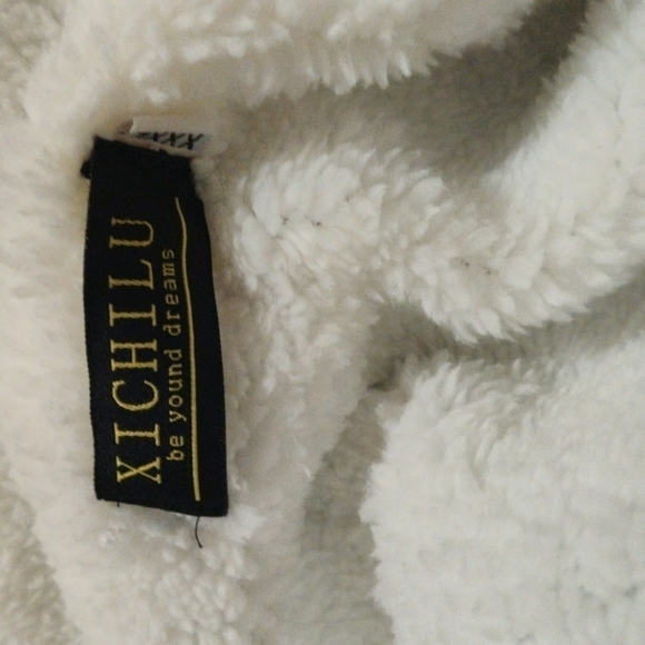 𝅺new Cool blue lined super soft jacket with big black buttons and pockets. - Picture 6 of 7